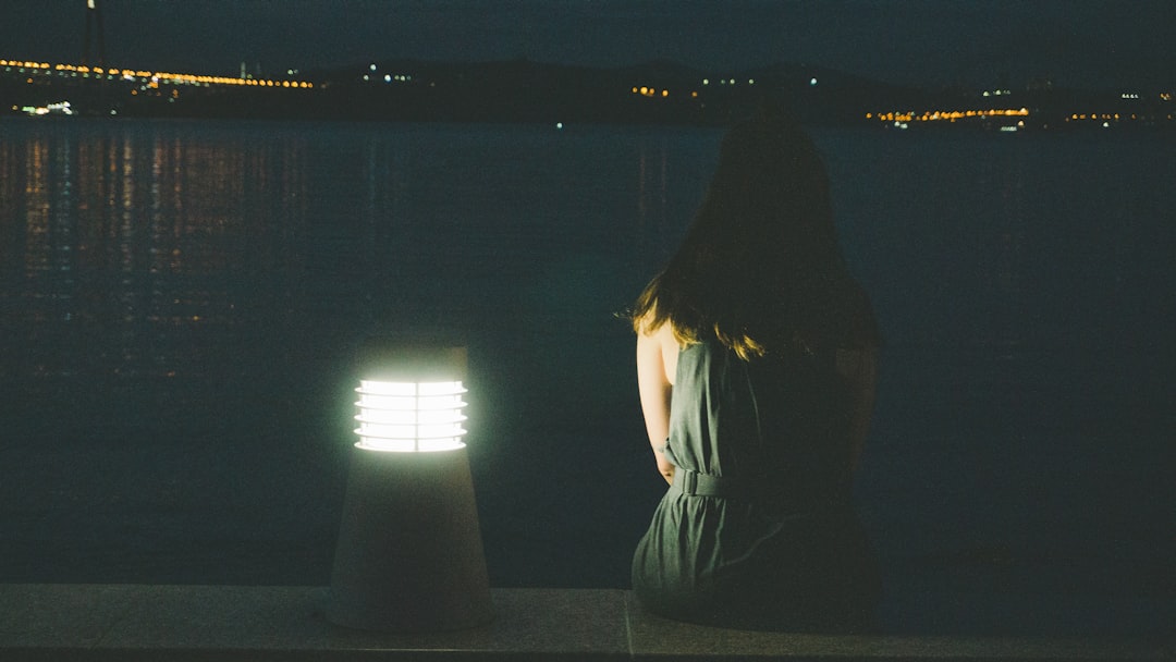 30代既婚女性が孤独に揺れる婚外恋愛心理-ヘッダー画像-